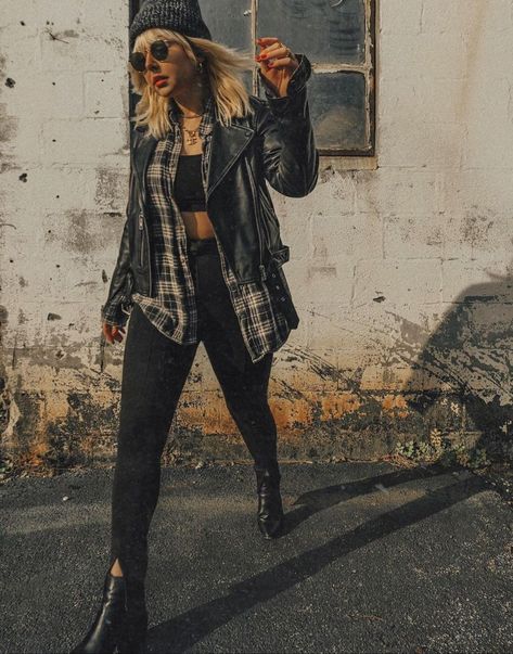 Punk Rock Festival Outfit, Glastonbury Outfits, Boho Grunge Outfits, Salon Outfits, Rock Festival Outfit, Nicole Alyse, Grunge Fall Outfits, Grunge Outfits Winter, Edgy Clothing