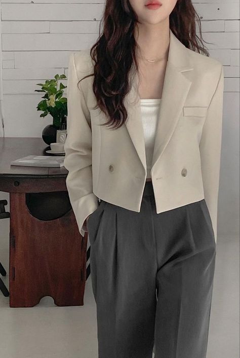 Formal Women, Korean Casual Outfits, Style Hijab, Everyday Fashion Outfits, Woman Suit Fashion, Casual Day Outfits, Korean Fashion Dress, Classy Work Outfits, Stylish Work Outfits