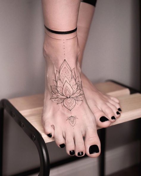 Male Wrist Tattoos, Tattoos For Women Mandala, Wrist Tattoo Ideas Female, Female Wrist Tattoos, Ankle Tattoos For Women Mandala, Tattoo Ideas Female Wrist, Mandala Foot Tattoo, Ankle Foot Tattoo, Trend Tattoo