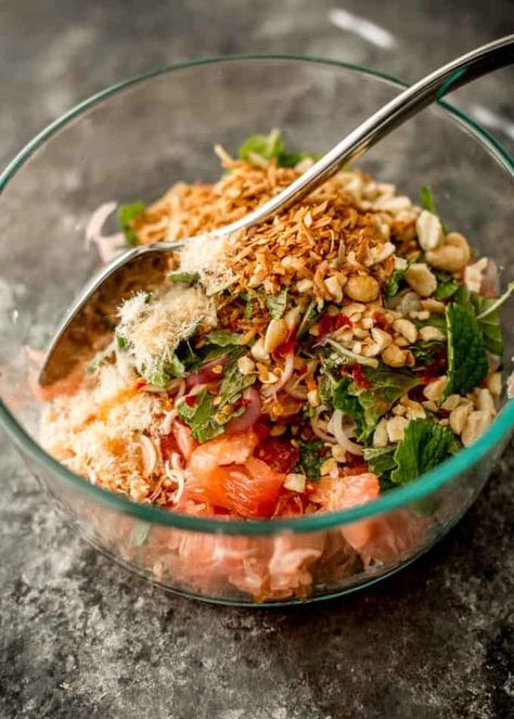 Thai Pomelo Salad Recipes, Pomelo Salad Thai, Thai Pomelo Salad, Thai Fruit Salad, Pomello Recipes, Pomello Salad, Speciality Salads, Pomelo Recipes, Pomelo Recipe