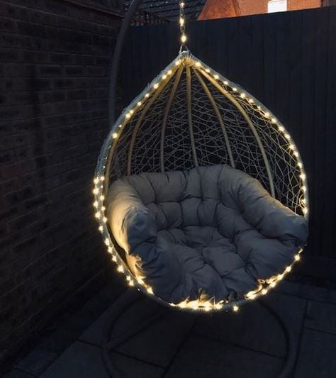 Christmas Light Ideas, Egg Chairs, Wrapped Lights, Christmas Shadow Boxes, Easy Diy Decor, Diy Burlap, Light Ideas, Diy Lanterns, Diy Chandelier