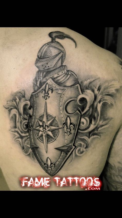 Brasão Tattoo Shoulder Back, Coat Of Arms Tattoo, Family Crest Tattoo, Blitz Tattoo, Shoulder Armor Tattoo, Crest Tattoo, Shield Tattoo, Christian Tattoo, Armor Tattoo