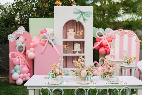 A gorgeous pastel Christmas Kid's party that is so pretty you could wrap it in a bow! Shabby Chic First Birthday, Princess Aesthetic Birthday Party, Bow Aestethic, Coquette Birthday Party Decorations, Coquette Party Decoration, Bow Photoshoot, Decoraciones Aesthetic, Paris Coquette, Coquette Party