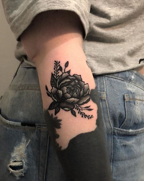 #Tattoos,blackout tattoo Black Coverup Tattoo Ideas, Black Peony Tattoo Cover Up, Black Flower Tattoo Cover Up, Blackout Tattoo Coverup, Flower Tattoo Cover Up, Black Cover Up Tattoos For Women, Tattoos To Cover Other Tattoos, Black Flower Tattoos, Black Cover Up Tattoo