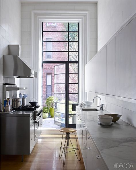 Kitchen - ELLEDecor.com Remodelista Kitchen, Top Kitchen Trends, Kitchen Trends, Design Del Prodotto, Barn Style, Elle Decor, A Kitchen, Kitchen Inspirations, New Kitchen