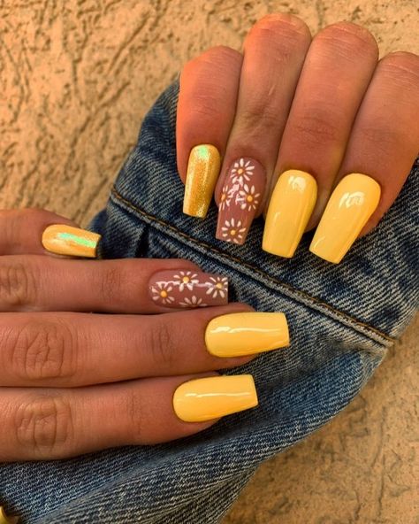 There are many 'Nail&Beauty' salons in Ibiza. Read all about our experiences | summernails2022 | casualnails | graduationnails | colorfultrendynails | trendingacrylicnails | funvacationnails | summernails | nailsinspiration | trendingnails | acrylicnails | summernailsinspiration | nagelzomer | nagelszomer | cutesummernaols | prettynailideassummer | nailsforsummervacation | cutenailsforvacation | vacaynails | vacationnailart | cutecolorfulnails | funcolorfulnails | fullcolornails | nails2colors Yellow Nails With Daisy, Nails Inspiration Yellow, Cute Yellow Nail Ideas, Yellow And White Nails, Light Yellow Nails, Vacation Nail Art, Paint Nails, Yellow Nail Art, Yellow Nails Design