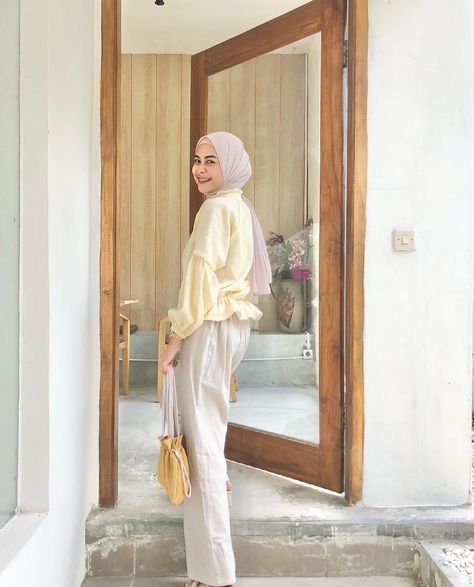 Pastel Hijab, Ideas For Ramadan, Ramadan Iftar Party, Cream Hijab, Party Hijab, Ramadan Iftar, Ootd Hijab Style, Cream Outfit, Iftar Party