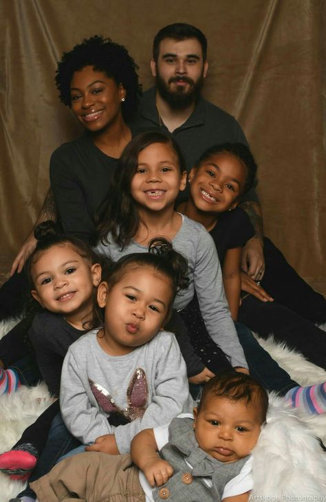 Family Photo Outfits Winter, Mixed Families, Biracial Couples, Interracial Family, Fall Family Photo Outfits, Mommy Goals, Dream Family, Interracial Couples, Black Families