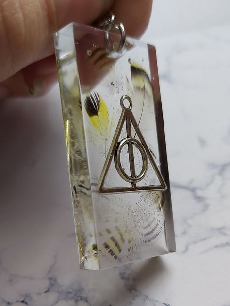 Harry Potter Resin Crafts, Harry Potter Resin, Cricket Machine, Epoxy Projects, Harry Potter Tattoos, Harry Pottah, Harry Potter Collection, Work Diy, Resin Ideas