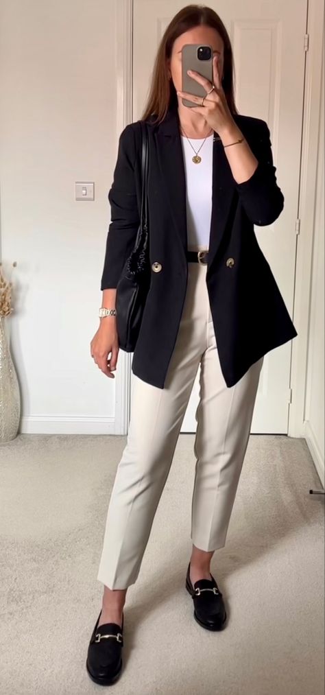 No Heels Outfit Classy, Business Outfits Women Professional Work Wardrobe, Outfit Working Girl, Coorporate Girl Outfit, Deca Outfits Young Professional, Med School Interview Outfit Women, Ootd Interview Kerja, Outfit For An Interview Woman, Work Outfits Young Women