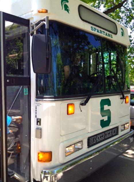 A campus bus Msu Aesthetic, Msu Campus, Michigan State University Campus, Collage Dorm, East Lansing Michigan, Music Vibe, Bus Photo, College Tour, Msu Spartans