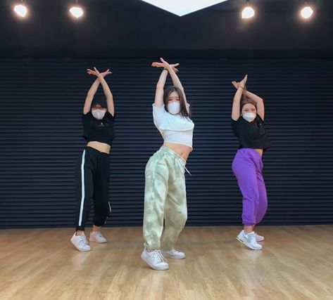 Dance Practice Outfits, Aesthetic Hip Hop, Hip Hop Aesthetic, Dance Motivation, Baile Hip Hop, Dancer Lifestyle, Dance Aesthetic, Hip Hop Dancer, Dance Dreams