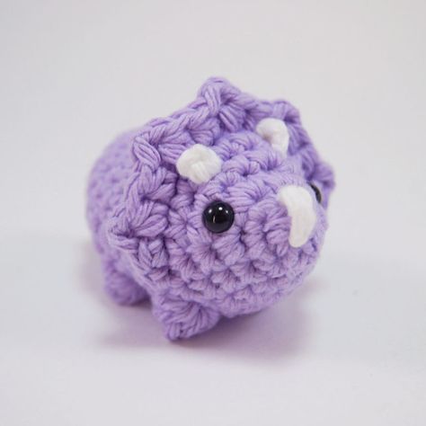 How to Crochet a Triceratops Dinosaur Amigurumi - Club Crochet One Color Crochet Patterns Free, Mini Dinosaur Amigurumi Free Pattern, Mini Dinosaur Crochet Pattern Free, Dino Crochet, Mini Triceratops Crochet Pattern Free, Tiny Dinosaur Crochet Pattern Free, Small Dinosaur Crochet Pattern, Crocheted Triceratops, Crochet Trisaritops