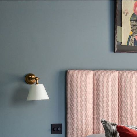 Jojo Barr on Instagram: "I have Thursday morning blues. Not really. Who has blues on a Thursday? Maybe this bedroom we painted in De Nimes blue by @farrowandball ..? Featured here at our Notting hill project. Photo by @megantaylorphoto" De Nimes Bedroom, Spare Bedrooms, Color Wall, Thursday Morning, Spare Bedroom, Notting Hill, Project Photo, Blue Paint, Wall Colors