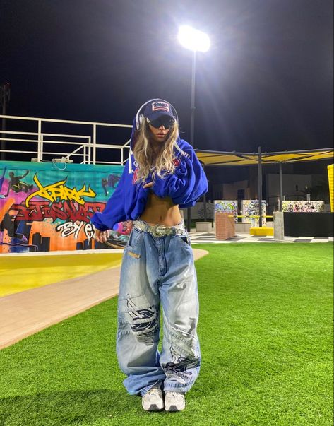 Y2k Womens Fashion Hip Hop, All Baggy Outfit, Shein Baggy Outfits, Y2k Jorts Baggy, Y2k Streetwear Women, Street Y2k Outfits, Baggy Baggy Jeans, Streetwear Y2k Fashion Women, Baggy Y2k Style