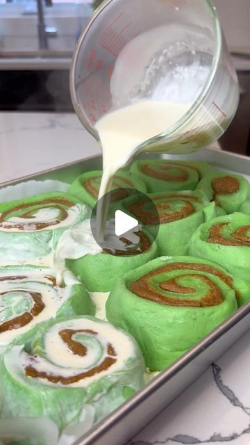 Steph Carr on Instagram: "Green biscoff cinnamon rolls to get in the St Patrick’s Day mood! Inspired by the great @sheri_wilson_ 💕 Using the dental floss hack AND the viral heavy cream hack 🤩 . . . #cinnamonrolls #cinnamonbuns #bakinghack #bakingtip #bakingreels #cinnamonroll #cinnamon #biscoff #stpatricksday" Green Cinnamon Rolls, Grinch Cinnamon Rolls, Sheri Wilson, Roll Wreath, Dental Floss, Cinnamon Buns, Baking Tips, St Patrick’s Day, Heavy Cream