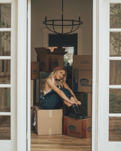 KYLIE KATICH on Instagram: “WE ARE MOVING!!!!!!!!! 📦 WE BOUGHT A HOME!!!!!!!! 🏡 . Remember that house I was heartbroken over loosing when they didn’t accept our offer?…” New Apartment Announcement, First Home Pictures Single, Moving Photos Aesthetic, Creative Photoshoots At Home, First Home Photoshoot Single, Moving Out Photoshoot, New House Instagram Pictures, We Bought A House Picture, New Home Photo Session