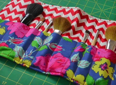 makeup brush roll-up - open - 500px tutorial - could use for knitting needles, crochet hooks, etc  Follow link Roll Up Organizer, Diy Knitting Needles, Diy Brush Holder, Makeup Brushes Holder, Diy Makeup Brush Holder, Diy Makeup Brush, Charger Organizer, Makeup Brush Roll, Diy Makeup Bag