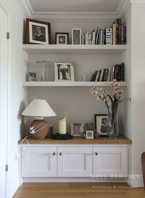 Living room library Noel Dempsey Alcove Ideas Living Room, Victorian Living Room, Bookcase Decor, Cosy Living Room, Living Room Shelves, In The Corner, Living Room Cabinets, Living Room Remodel, Family Room Design