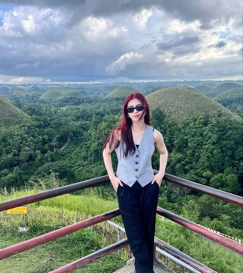 bini mikha Red Hair Video, Red Hair Pictures, Kylie Padilla, Volleyball Inspiration, Korean Photo, Wonder Woman Logo, Pretty Brunette, Best Friends Aesthetic, Cute Friend Photos