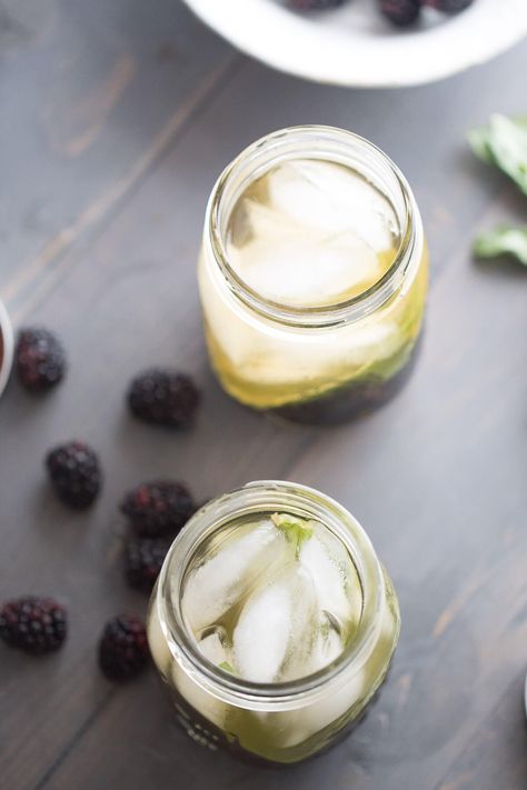 This cold brewed blackberry basil iced tea recipe packs a flavor-packed punch and is so easy to keep on hand! Basil Iced Tea, Lemon Iced Tea Recipe, Cold Tea Recipes, Flavored Iced Tea Recipes, Iced Tea Recipes Homemade, Cold Drinks Recipes, Cold Brew Iced Tea, Homemade Iced Tea, Beverage Ideas