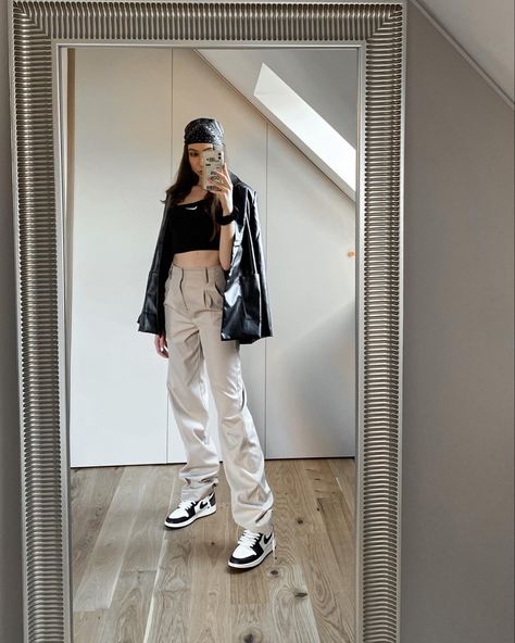 Nike Dunk Low Outfit Night Out, Streetwear Fashion Women Dunks, Low Top Jordan 1 Outfit, Jordans Mocha, Jordan 1 High Outfit Women, Jordan 1 Low Outfit, Nike Dunk Low Outfit, Nike Dunks Outfit, Dunk Panda