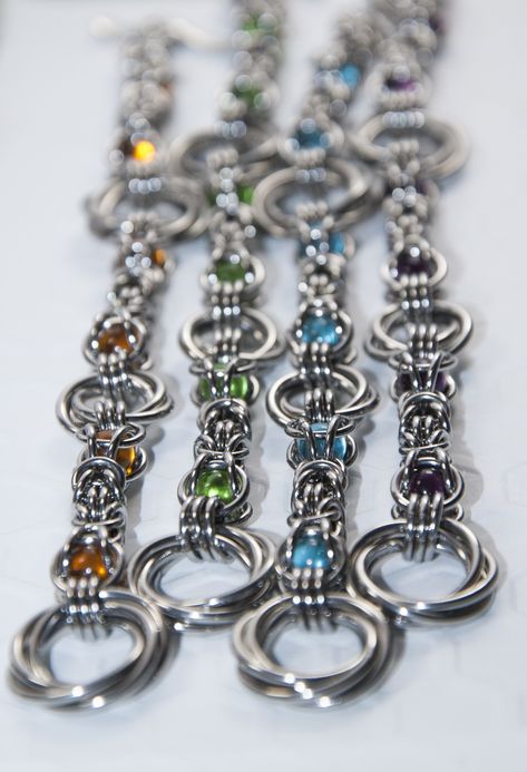 Inspired Chroma Design / Torusphere Amplexusmaille Chainmaille Jewelry Patterns, Chain Maille Patterns, Chainmail Patterns, Jump Ring Jewelry, Custom Chain, Chainmail Necklace, Chainmail Bracelet, Bracelet Inspired, Paper Engineering