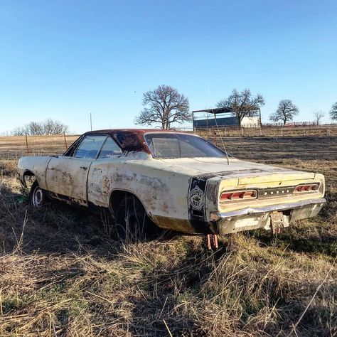 Beat Up Car, Old American Cars, Best Muscle Cars, Old Race Cars, February 1, American Cars, S Car, Old Soul, Car Design