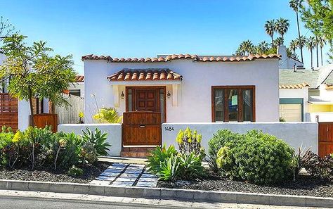 1922 Spanish: 1484 Scott Ave., Los Angeles, 90026 California Spanish Style Homes, Small Spanish Style Homes, Spanish Exterior, Spanish Mission, Spanish Hacienda, Spanish Bungalow, Bungalow Exterior, Mediterranean Style Homes, Mediterranean Home Decor