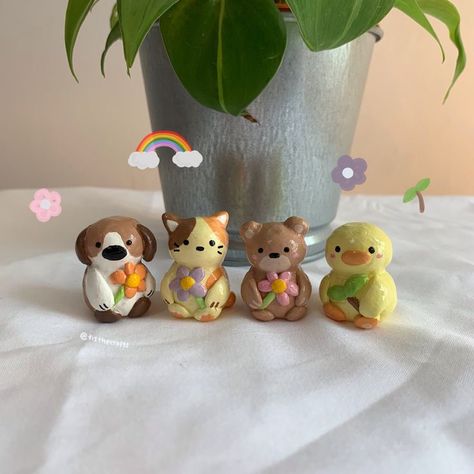 Clay Art For Friends, Desk Friends Clay, Air Dry Clay Gifts For Friends, Air Dry Clay Flower Pots, Clay Gifts For Friends, Air Dry Clay Figurine, Clay Figures Aesthetic, Cute Clay Figures, Air Dry Clay Figures