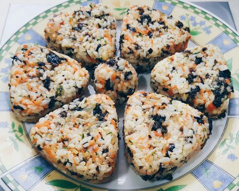 Korean Rice Balls Recipes, Korean Breakfast Recipe, Korean Rice Balls, Fancy Rice, Korean Meals, Korean Breakfast, Short Grain Rice, Recipes Korean, Onigiri Recipe