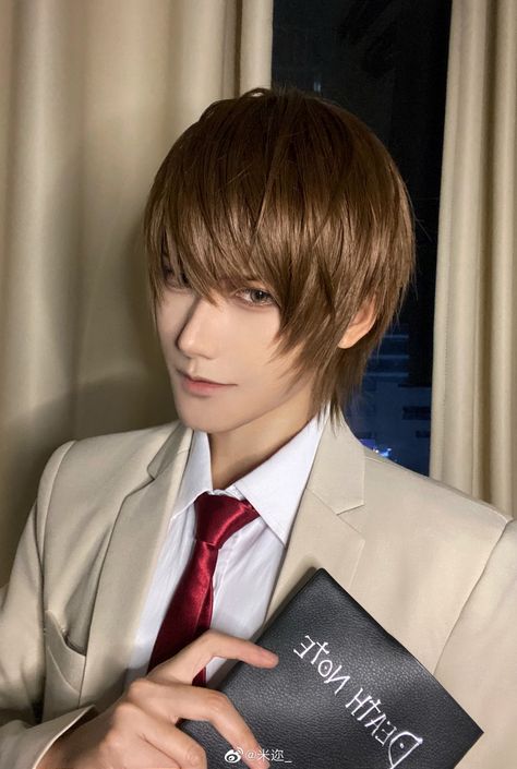 White Hair Anime Guy, Best Cosplay Ever, Light Yagami, Emo Guys, Face Photography, Fashion Photography Poses, Cosplay Characters, Cute Cosplay, Best Cosplay