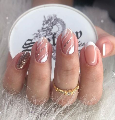 Gold Gel Nails, Beauty Aesthetic, Girly Acrylic Nails, Work Nails, Casual Nails, Skincare Aesthetic, Almond Acrylic Nails, Glass Nails, Short Acrylic Nails Designs