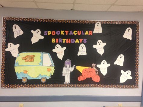 Mystery machine ! Scooby doo theme Scooby Doo Bulletin Board Halloween, Scooby Doo Classroom, Scooby Doo Bulletin Board, Scooby Doo Classroom Theme, Halloween Classroom Door Contest, Scooby Doo Theme, Scooby Doo Decorations, Homecoming Hallways, Hall Themes