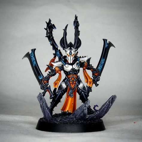 Gareth Nicholas on Instagram: “I couldn't remember painting orange since I slapped it straight from the pot onto some fire dragons back in the 90s, so I thought this…” Drukhari Conversions, 40k Drukhari, Warhammer Eldar, Eldar 40k, 40k Eldar, Chaos Legion, Painting Orange, Warhammer 40k Figures, Dark Eldar