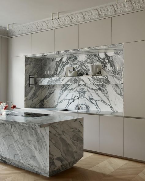 Nordiska Kök on Instagram. Scandinavian kitchen and interior inspiration. Award-Winning, bespoke kitchens in Scandinavian design, crafted in our carpentry studio in Sweden. European delivery. French Modern Kitchen, Corchia Marble, Arabescato Corchia, Grey Marble Kitchen, Statement Kitchen, Japandi House, Kitchen Cabinetry Design, Grey Kitchen Designs, French Interior Design