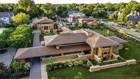 Frank Lloyd Wright's Darwin D. Martin House: A Prairie School Masterpiece Frank Lloyd Wright Martin House, Darwin Martin House, Lloyd Wright Architecture, Frank Lloyd Wright Architecture, Frank Lloyd Wright Buildings, Prairie School, Prairie House, Martin House, Modernist Architecture