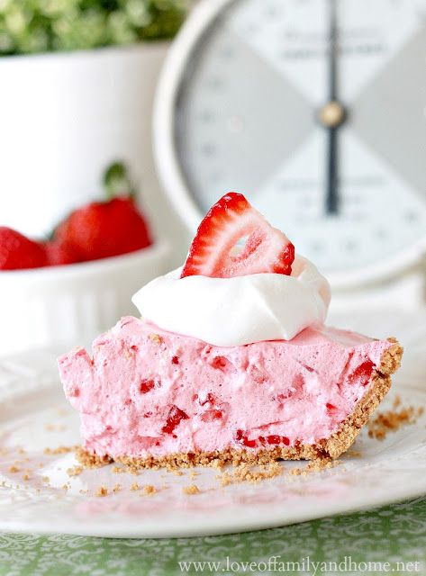 Love Of Family & Home: Cool & Easy Strawberry Pie with Homemade Graham Cracker Crust Recipe With Graham Cracker Crust, Easy Strawberry Pie, Homemade Graham Cracker, Strawberry Pie Recipe, Homemade Graham Cracker Crust, Strawberry Pie Filling, Homemade Graham Crackers, Strawberry Pie, Strawberry Cream