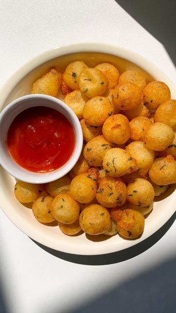 Crispy Potato Balls, Potato Ball, Cocktail Food, Stuffed Potato, Potato Balls, Stuffed Potato Balls, Potato Bites, Crispy Potatoes, Ladies Night