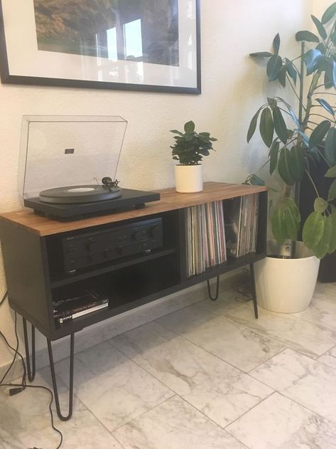 *first Post* I Saw This Idea Multiple Times And Finally Got To Realize It: This Is „besta“. I Hacked It By Adding A Solid Oiled Oak Top And 35cm High Hairpin Legs. Thanks For Inspiring Me! Record Player Stand Diy, Cama Ikea Kura, Ikea Upgrades, Ikea Bestå Hack, Besta Hack, Cama Ikea, Ikea Kura Bed, Record Shelf, Antique Drawers