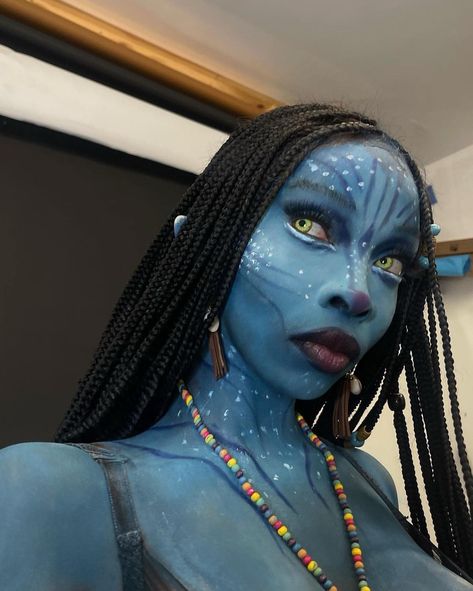 Happy Halloween! I am Neytiri. Warrior from the Omatikaya clan. 🎨Makeup by: @callme_bonniee | Instagram Neytiri Warrior, Kali Ledger, Omatikaya Clan, Instagram Avatar, Avatar Cosplay, Fenty X Puma, Pandora Avatar, Happy Halloween, Avatar