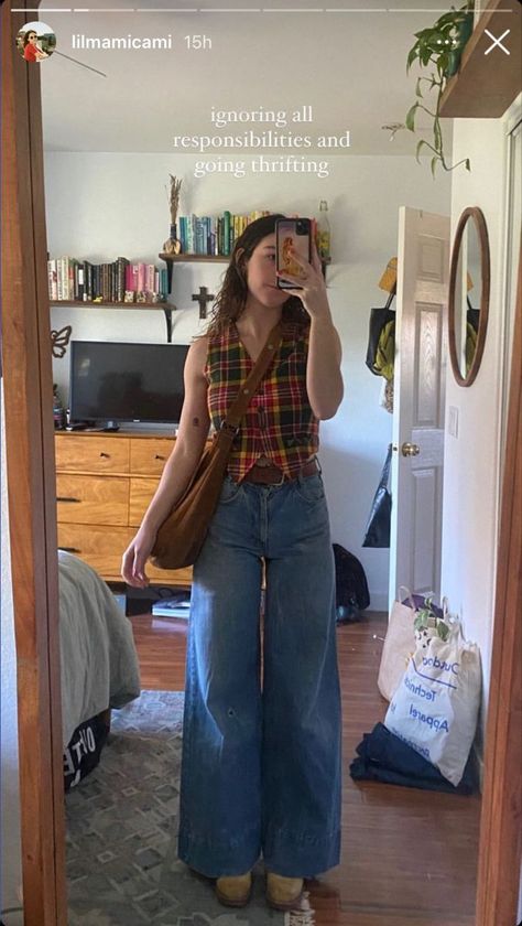 Cute Jean Outfits Aesthetic, Artsy Classy Outfits, Pattern Vest Outfit, Wide Leg Jeans On Curvy Women, Cute Fits Mid Size, 2024 Outfit Inspo Women, 70s Mom Outfit, 79s Outfits, Black Trousers Outfit Spring