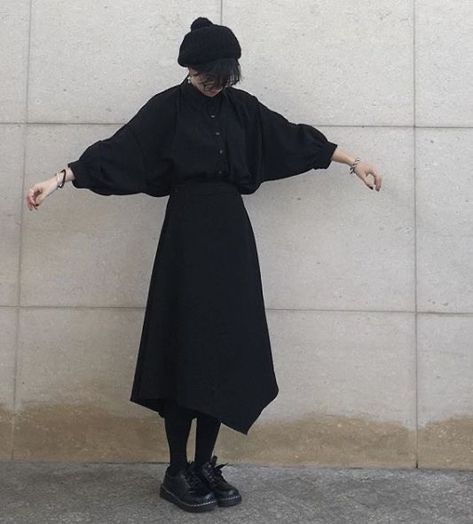 All Covered Outfit, Wedding Guest Vintage Outfit, Velvet Black Skirt Outfits, Goth Modest Outfits, Dress In Winter Outfit, Modest Goth Outfit, Concert Black Outfit Orchestra, Coven Outfit, Academic Goth