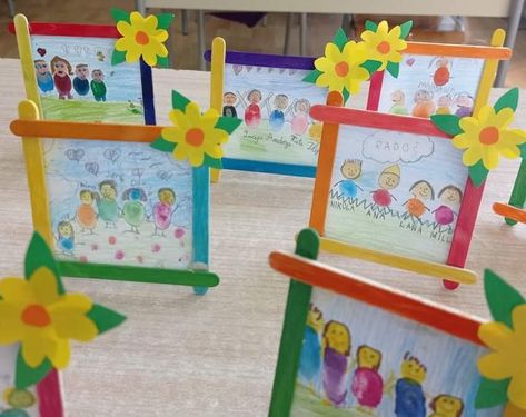 Family Art For Kindergarten, Family Art Activities For Preschool, International Family Day Craft, Family Themed Activities For Preschool, Family Day Crafts, Family Projects For Preschool, Family Day Crafts For Kids, My Family Craft, Craft For Family