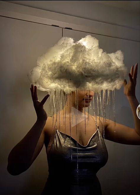 Cloud Costume, Spooky Halloween Treats, Diy Clouds, Clever Halloween Costumes, Celebrity Halloween Costumes, Halloween Makeup Inspiration, Homemade Costumes, Halloween Inspo, Creative Halloween Costumes