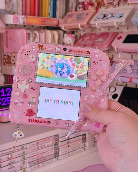 2DS is the most comfortable of the DS/3DS range!! IDC what you say! 🤣🌸 #nintendo #nintendods #2ds #3ds #dslite #gamingconsole #handheldgaming #collector #hatsunemiku #rhythmgame #maximalism #cutecore #sanriocore Decorated Nintendo Ds, Ds Aesthetic, Nintendo 3ds Games, Christmas Checklist, Nintendo Ds Games, Ds Lite, Preppy Stuff, Ds Games, Rhythm Games