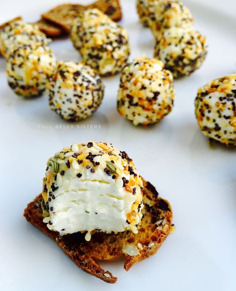 Goat Cheese Truffles, Goat Cheese Balls, Cheese Truffles, Gourmet Appetizers, Cheese Course, Bagel Recipe, Amazing Appetizers, Cheese Platter, Cheese Balls