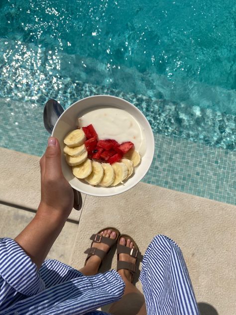 #breakfast #food #pool #vacation #aesthetic #love #inspo Breakfast By The Pool, Vacation Food, Inside Pool, Pool Vacation, Vacation Meals, Vacation Aesthetic, Holiday Breakfast, Resort Pools, Professional Photos