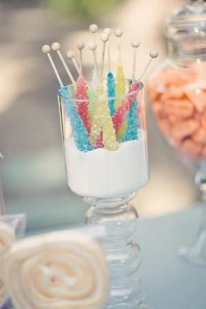 fill jar half full with sugar o make get the candy easier... stretches candy budget Candy Display Ideas, Sweets Station, Candy Display, Dessert Station, Shower Thoughts, Bridal Shower Food, Wedding Dessert, Hostess With The Mostess, Shower Food