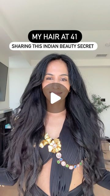 Michelle Ranavat on Instagram: "Try this powerful hair smoothie for STRONGER, LONGER hair! It contains no dairy & no refined sugar but I promise it still tastes good 🥰   📌Be sure to save this Indian beauty secret so you can come back to it 👯‍♀️ follow for more Ayurveda beauty and health tips!  Roast the following & blend into a powder: Chia Seeds Flax Seeds Sunflower Seeds Pumpkin Seeds Lotus Seeds   In the blender add: Water 2 scoops of your seed powder 2 dates a small handful of almonds  Blend & enoy. Save the rest of your seed blend in an airtight container to enjoy all week!   #ayurveda #haircare #hairtips #damagedhair #longhair #hairrepair #hairloss #hairgrowth" Flax Seed Drink, Indian Beauty Secrets, Indian Hair Growth Secrets, Hair Smoothie, Ayurveda Beauty, Natural Hair Growth Remedies, Make Hair Thicker, Natural Hair Growth Oil, Lotus Seeds